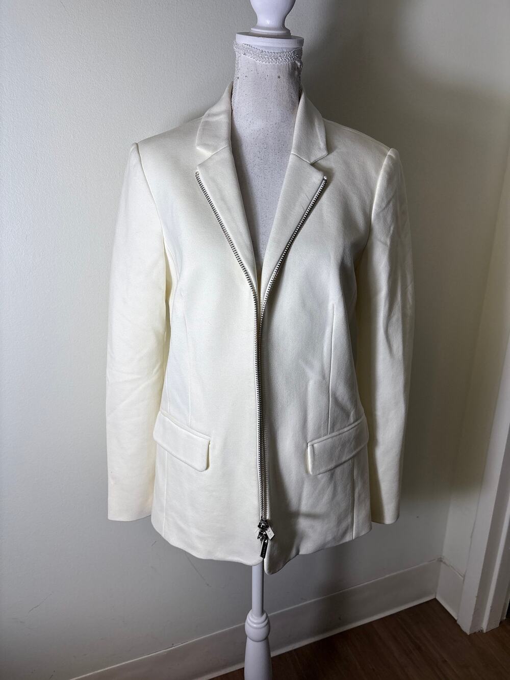 Tahari Off White Zip Up Blazer Sz 8